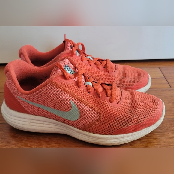 Nike Revolution 3 sneakers for women/children size 7.5/5.5Y/38 - Picture 4 of 5